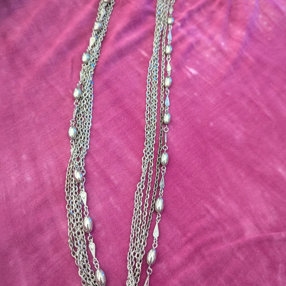 Elegant Silver Beaded Necklace_2